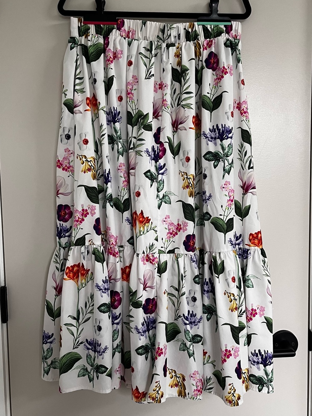 Unique Vintage White Floral Tiered Midi Skirt - Picture 5 of 8